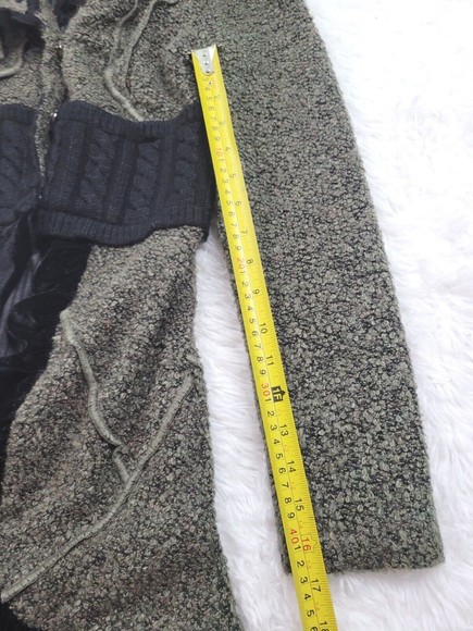 [403] Love Token Green Ruffle Sweater Jacket - Picture 3 of 12